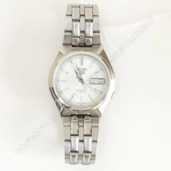 VINTAGE GENT'S SEIKO 5 silvered dial stainless steel WRISTWATCH automatic apparently running
