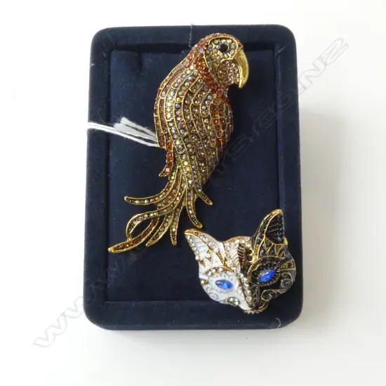 2 BROOCHES; LG PARROT & CAT, BOTH NEW