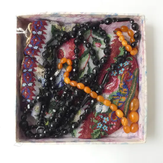 VICTORIAN BEADED DRAWSTRING BAG (some damage) & 3 NECKLACES; 2 BLACK GLASS & 1 'AMBER LOOK'