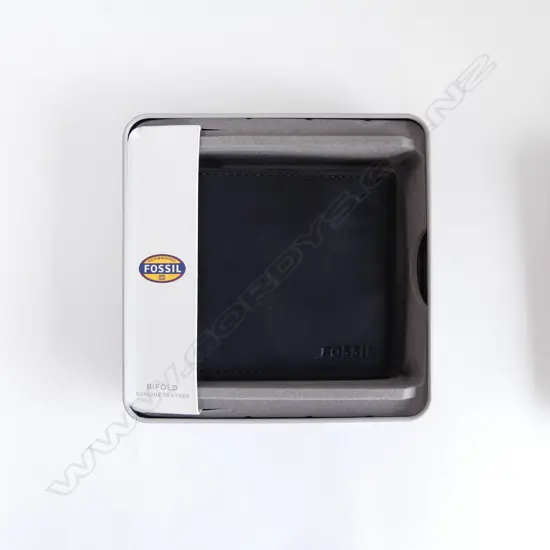 FOSSIL BRANDED LEATHER WALLET /BILLFOLD NEW WITH ORIGINAL PACKAGING