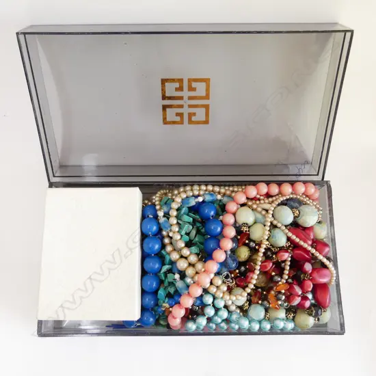 BOX VINTAGE COSTUME JEWELLERY: TURQUOISE, SIL CAMEO RING & OTHER NECKLACES ETC