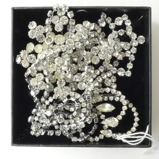 4 PCES DIAMANTE JEWELLERY; 2 NECKLACES + 2 BROOCHES 70mm dia