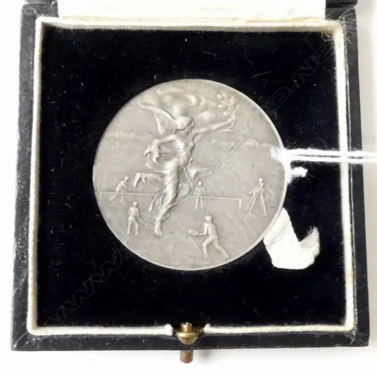 SILVER PRESENTATION TENNIS MEDALLION  not presented engraving. Cased.25.5gms Birmingham