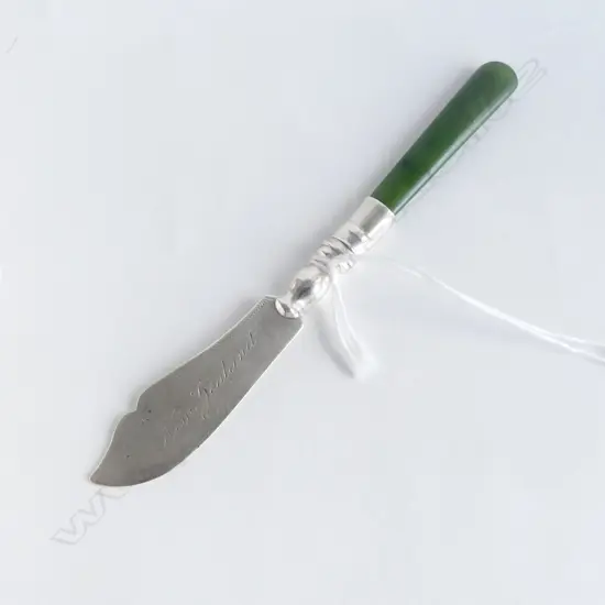 SILVER & POUNAMU BUTTER KNIFE engraved 'New Zealand' Birmingham 1922