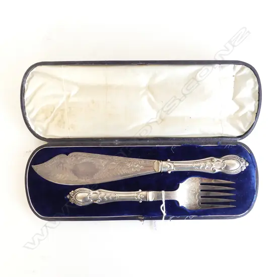 ANTIQUE EP FISH SERVERS, CASED