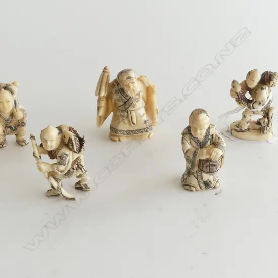COLLECTION OF 5 CARVED BONE NETSUKE H50MM