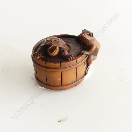 JAPANESE CARVED BOXWOOD NETSUKE AS a coopered barrel water filled with tortoise & frog signed