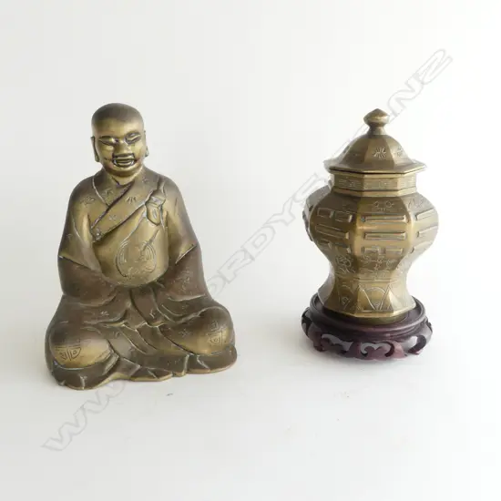 BRASS BUDDHA H220MM & CHINESE BRASS LIDDED JAR ON STAND H220MM