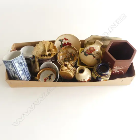 SMALL TRAY OF ORIENTAL COLLECTABLES OVER 20PCS