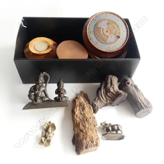 SMALL BOX WITH 6 WOODEN PC & 3 INDIAN SMALL BRONZES L110 LONGEST