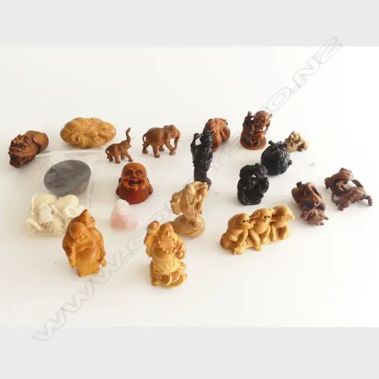 COLLECTION OF 10 WOOD CARVED NETSUKE  7 SMALL WOOD CARVINGS  & BAG OF MINITURE IVORY PCS
