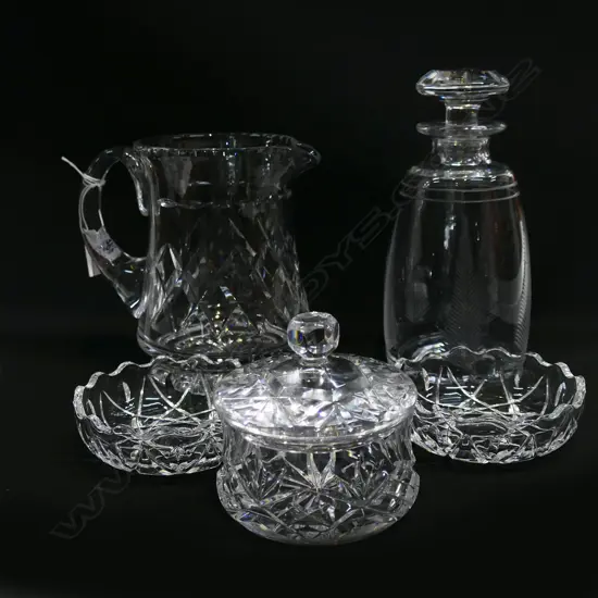ASST CRYSTAL & GLASS Incl. DECANTER (5)