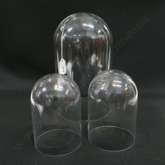 THREE SMALL GLASS CLOCHE H.200mm