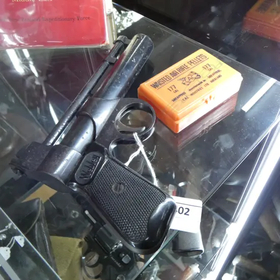 WEBLEY JUNIOR 177 AIR PISTOL w. PELLETS