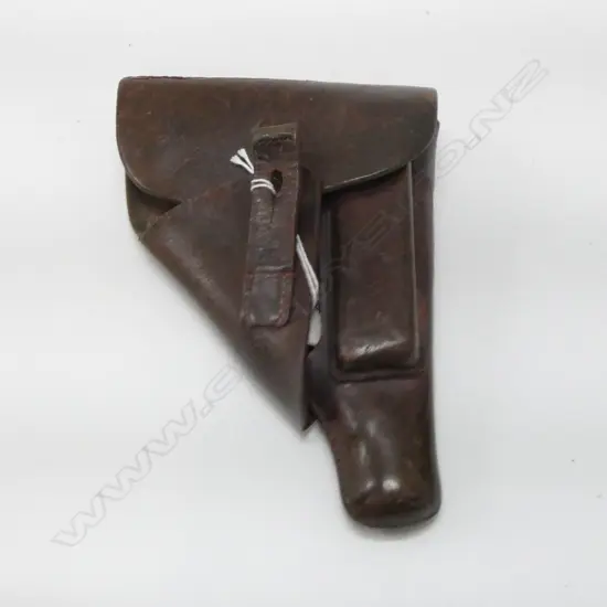 WWII GERMAN WALTHER PPK BROWN LEATHER HOLSTER L.185mm. Circular logo embossed to flap