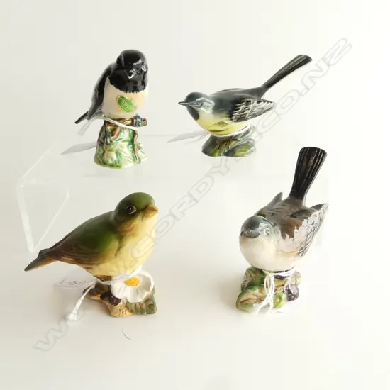 FOUR BESWICK BIRDS (Greenfinch/Stonechat/Grey Wagtail/Whitethroat)  Chip to Whitethroat beak