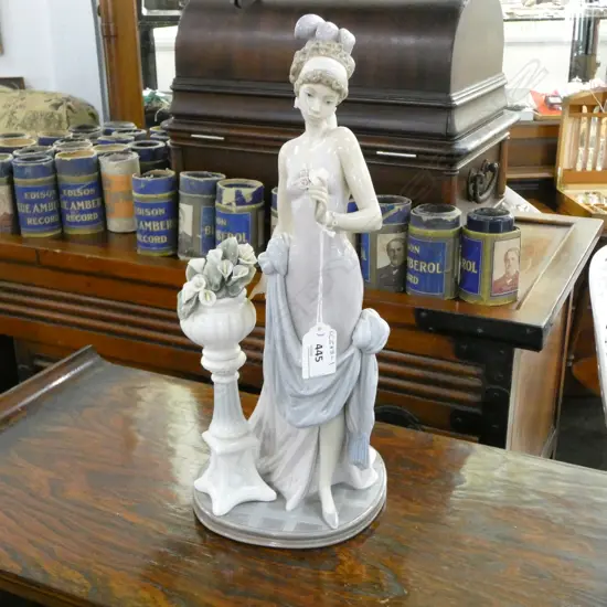 LLADRO 'A TOUCH OF CLASS' FIGURINE H.380mm