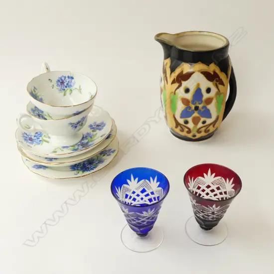 2 HAMMERSLEY TRIOS + JUG H.165mm + 2 CRYSTAL GLASSES