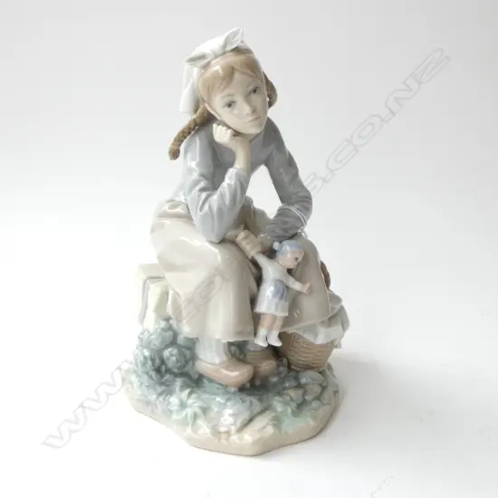 LLADRO FIGURINE H.220mm