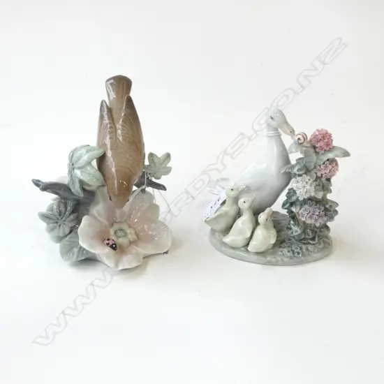 2 LLADRO; 4 GEESE & SNAIL H.115mm + BIRD & FLOWER (LEAF REPAIRED)