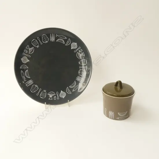 CROWN LYNN NARVIK PLAY 250mm w. NARVIK LIDDED SUGAR BOWL