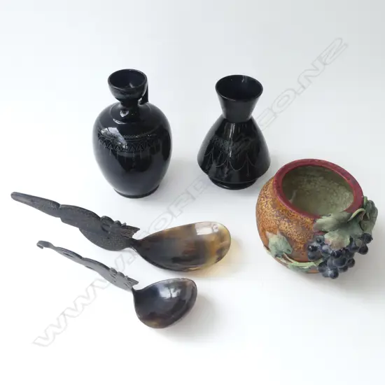 IMPERIAL AMPHORA & 2 GUEST BROTHERS H.160mm w. 2 OTHERS