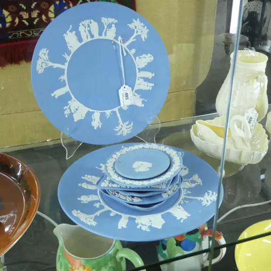 8 PCES BLUE WEDGWOOD JASPERWARE; 2 PLATES + 6 SMALL DISHES