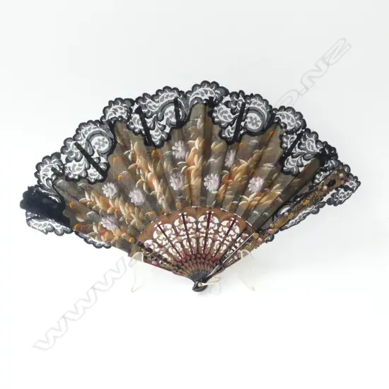 ANTIQUE BLACK LACE HAND PAINTED FAN EXCELLENT CONDITION, L.520MM L.300MM