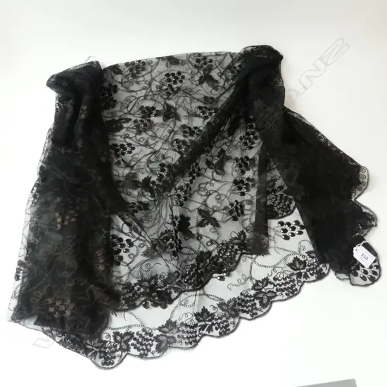 ANTIQUE BLACK LACE MANTILLA SHAWL EXCELLENT CONDITION, W.1180MM L.1250MM