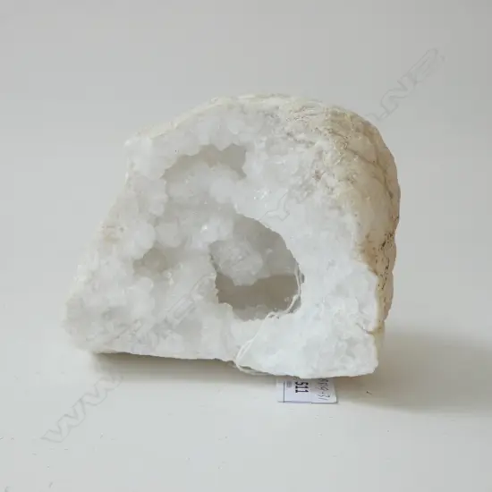 WHITE CRYSTAL GEODE