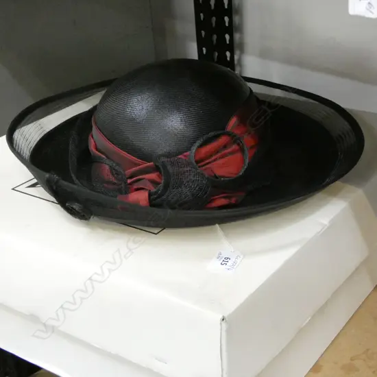 LADIES HAT BY DOLLIE VARDIN, MILLINER + ORIG. BOX