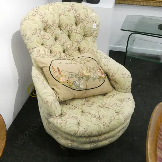 BUTTON BACK ARMCHAIR + CUSHION