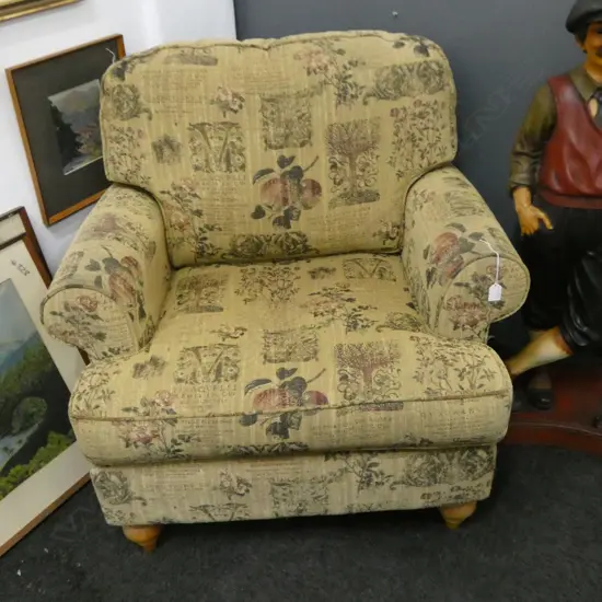 UPHOLSTERED ARMCHAIR 950x900x900mm