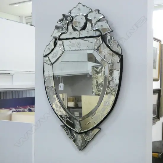 VENETIAN MIRROR 770x480mm