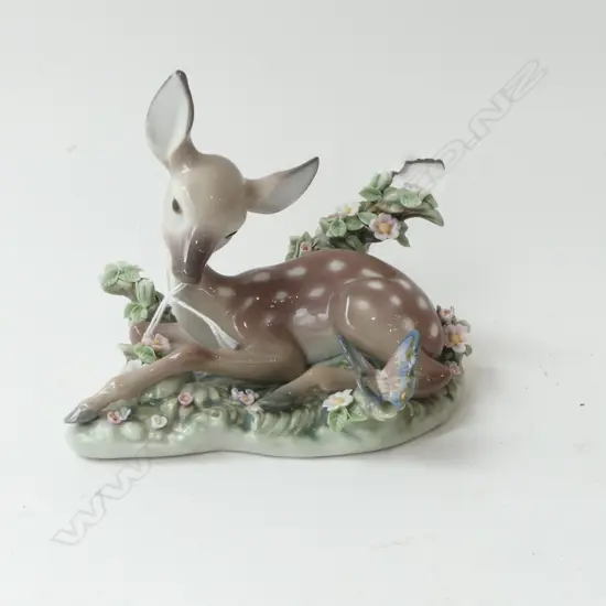LLADRO #5673 'A QUIET MOMENT' (FAWN) W.135mm