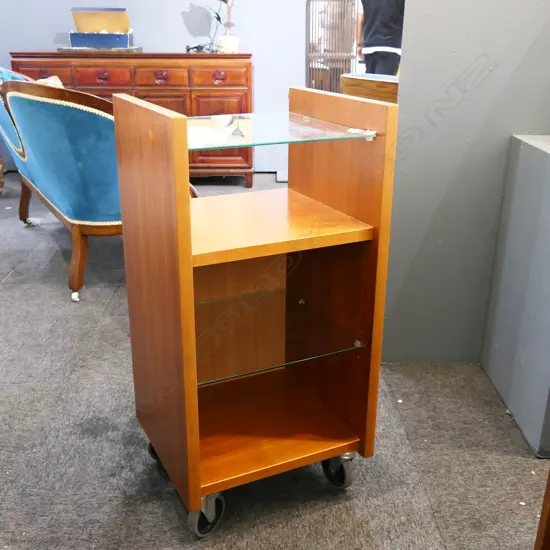 MODERN TROLLEY w. GLASS SHELVING ON CASTORS 440x390x910mm