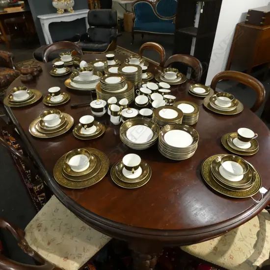 LG MIKASA 'MOUNT HOLYOKE' DINNER SERVICE...