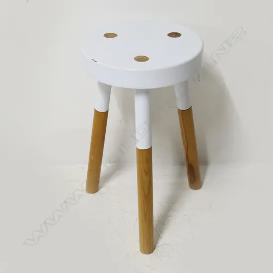 MODERN WHITE METAL STOOL, TIM WEBBER DESIGN H.475mm