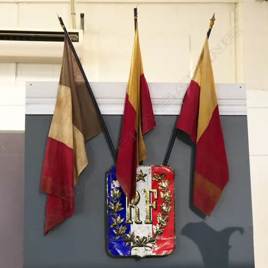 VINTAGE ENAMEL REPUBLIC OF FRANCE SHIELD w. 3 FLAGS