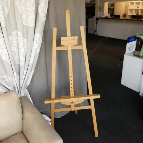WOODEN EASEL H.1760mm