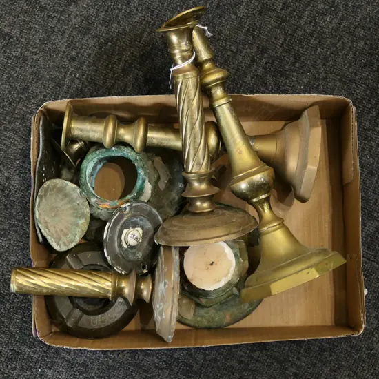 4 OLD BRASS CANDLESTICKS + 2 BRASS THREADING FITTINGS used as candle stands + 4 brass fittings + Bakelite USSCo ashtray