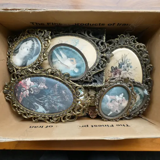 SILK PICTURES (37 APPROX)