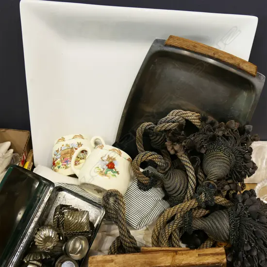 LINEN CLOTHES, 2 BUNNYKINS MUGS, STG SILVER FRAME 60mm dia, ETC