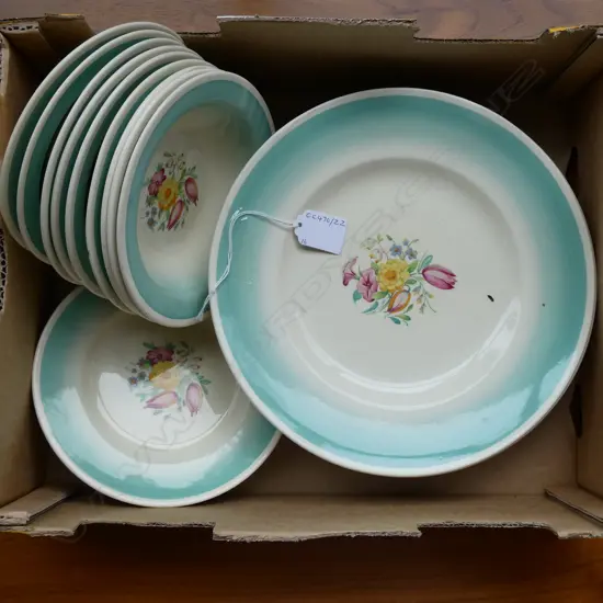 16PC SUSIE COOPER SWANSEA SPRAY 5 DINNER PLATES, 9 DESSERT BOWLS ETC