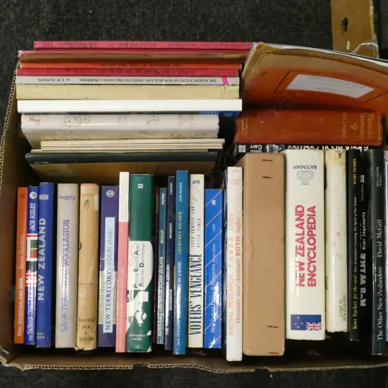 ASST NZ HISTORY REFERENCE BOOKS