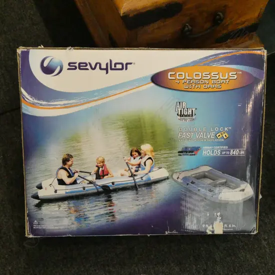 4 PERSON INFLATABLE BOAT WITH OARS ‘SEVYLOR’ UNOPENED AS NEW