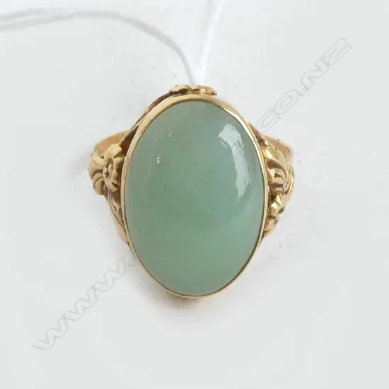 18ct JADEITE RING 3.5 grms, shank extremely thin with sharp edges size p