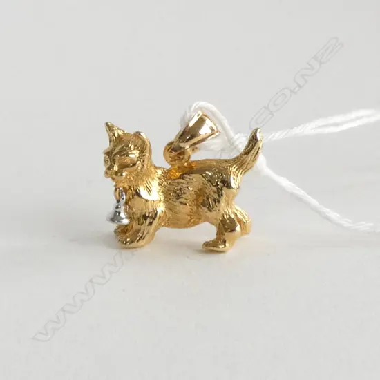 14ct SMALL FELINE PENDANT; 3.56 grams