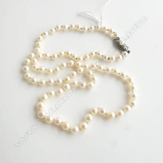 CULTURED PEARL NECKLACE fairly uniform w silver clasp L.500mm