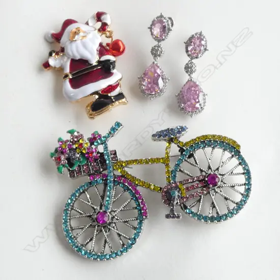2 COSTUME BROOCHES & PR DROP EARRINGS, ALL NEW